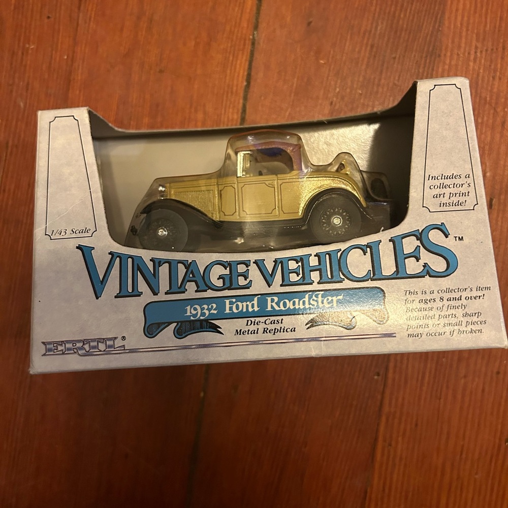 Ertl Toys 1/43 die cast metal replica